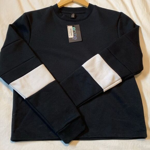 Onzie Flow Blocked Crew sweatshirt. S/M. Black and white. - Picture 5 of 5